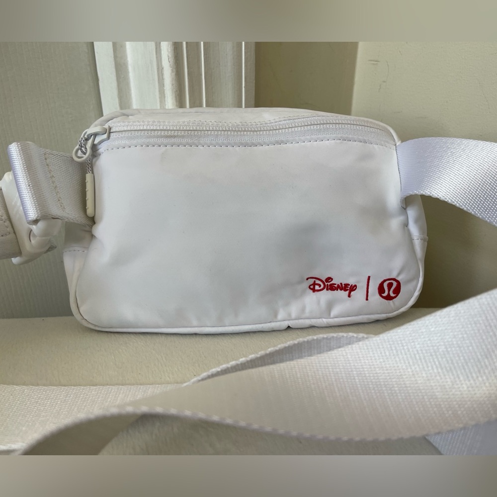 Disney x lululemon Everywhere Belt Bag EUC - Picture 4 of 8